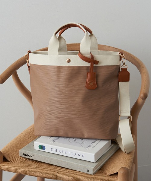 BEVERLY HILLS POLO CLUB(ビバリーヒルズポロクラブ)の「【BEVERLY HILLS POLO CLUB】≪別注≫A4収納可能 ハイクオリティPUレザーショルダーバッグ BH9013(ショルダーバッグ・レディース・ホワイト/ブラック/ベージュ・FREE)」の2枚目の写真