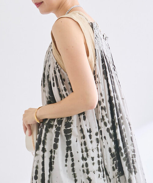 RIVE DROITE（リヴドロワ）の「【à Nice （ア ・ニース）】タイダイプリントキャミドレス（ワンピース・レディース・ブラック/カーキ・FREE）」の8枚目の写真