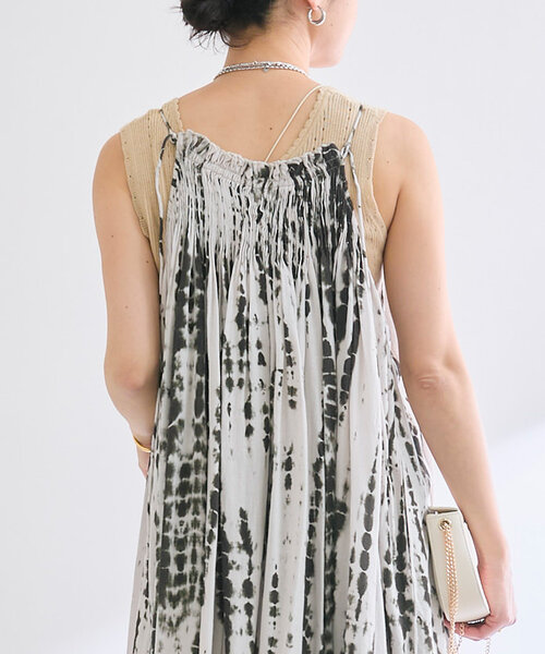 RIVE DROITE（リヴドロワ）の「【à Nice （ア ・ニース）】タイダイプリントキャミドレス（ワンピース・レディース・ブラック/カーキ・FREE）」の9枚目の写真