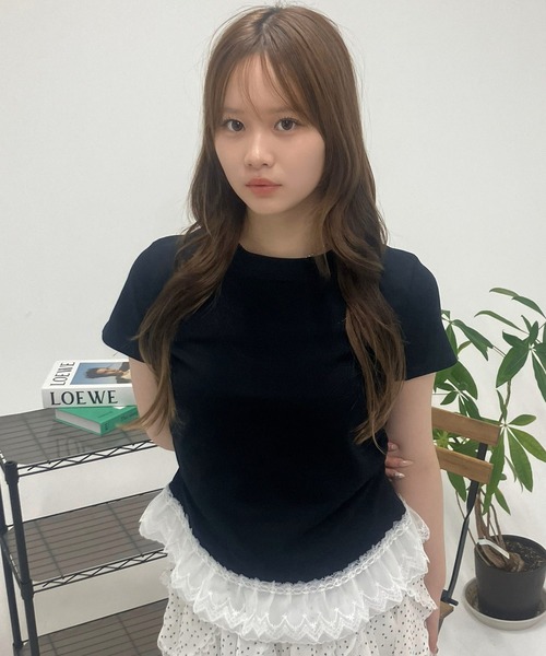 .KOM(ドットコム)の「A'GEM/9 × .kom 『.KOM/ドットケーオーエム』サイドギャザー レース付き半袖Tシャツ(Tシャツ/カットソー・レディース・アイボリー/ライトグレー/ブラック・FREE)」の11枚目の写真