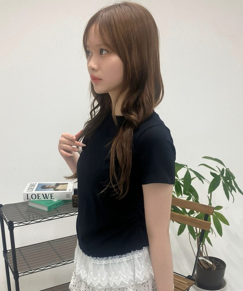 .KOM(ドットコム)の「A'GEM/9 × .kom 『.KOM/ドットケーオーエム』サイドギャザー レース付き半袖Tシャツ(Tシャツ/カットソー・レディース・アイボリー/ライトグレー/ブラック・FREE)」の12枚目の写真