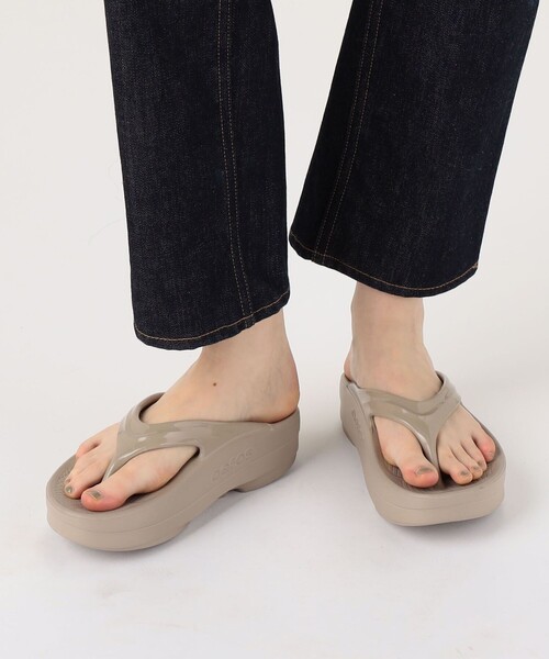 OOFOS(ウーフォス)の「OOFOS OOmega サンダル(サンダル・レディース・ブラック/ライトベージュ・24/23/25)」の10枚目の写真