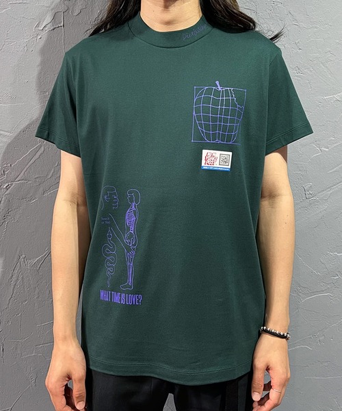 DIET BUTCHER(ダイエットブッチャー)の「DIET BUTCHER/ダイエットブッチャー×NEW YOAKE POST/ニューヨアケポスト for DIET BUTCHER ( Apple ) 半袖Tシャツ(Tシャツ/カットソー・メンズ・イエロー/ダークグリーン・2/3/1)」の2枚目の写真