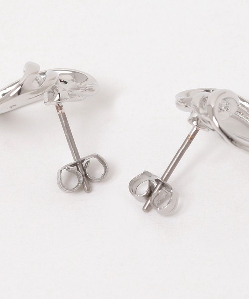 FOREVER 21（フォーエバー トゥエンティーワン）の「ハートモチーフピアス（ピアス（両耳用）・レディース・ゴールド/シルバー・FREE）」の5枚目の写真