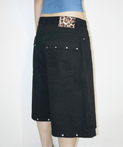 musubore(ムスボレ)の「【 select 】studs bermuda black denim PT / スタッズバミューダパンツ(デニムパンツ・レディース・ブラック・L/M)」の6枚目の写真