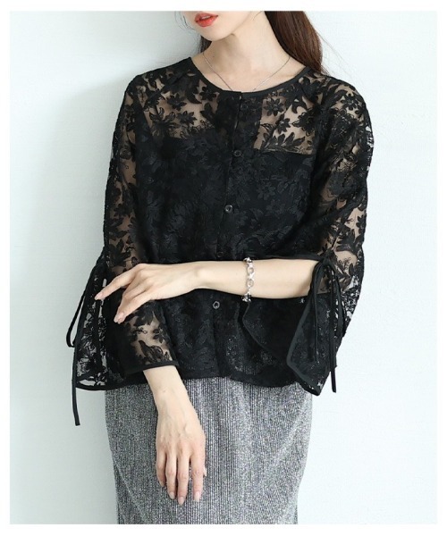 Sawa a la mode（サワアラモード）の「総花柄レースフレアスリーブブラウス（シャツ/ブラウス・レディース・オフホワイト/ブラック・FREE）」の5枚目の写真