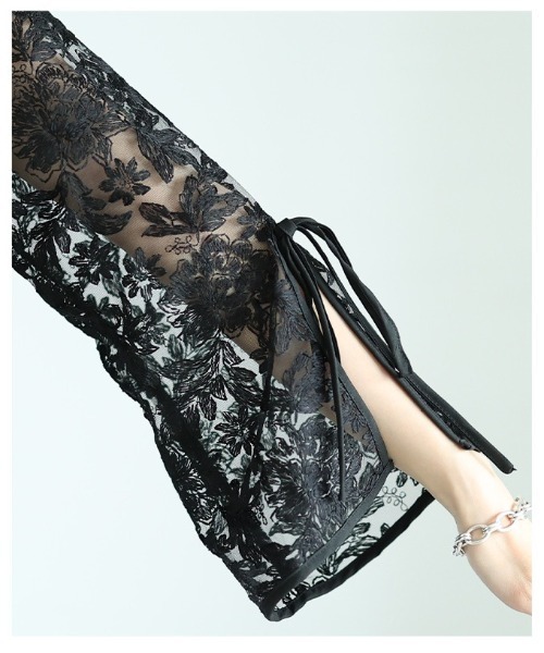 Sawa a la mode（サワアラモード）の「総花柄レースフレアスリーブブラウス（シャツ/ブラウス・レディース・オフホワイト/ブラック・FREE）」の11枚目の写真