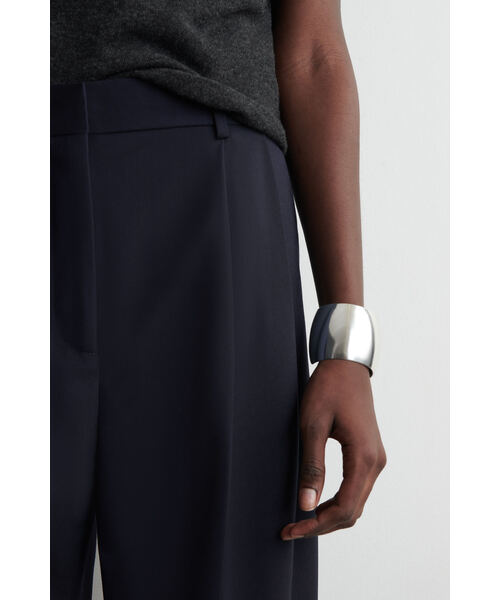 ワイドレッグテーラードツイルパンツ（スラックス）｜COS（コス）の