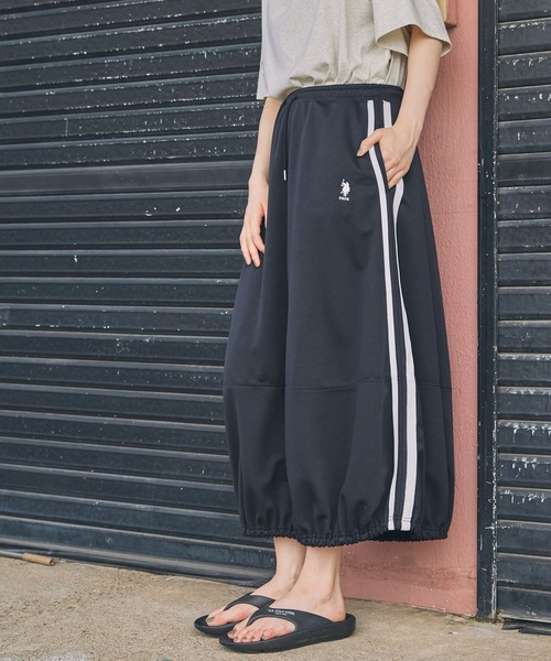 U.S. POLO ASSN.（ユーエスポロアッスン）の「U.S. POLO ASSN. / ユーエスポロアッスン 別注 サイドライン バルーン ジャージスカート（スカート・レディース・ネイビー/ブラック・S/M）」の2枚目の写真