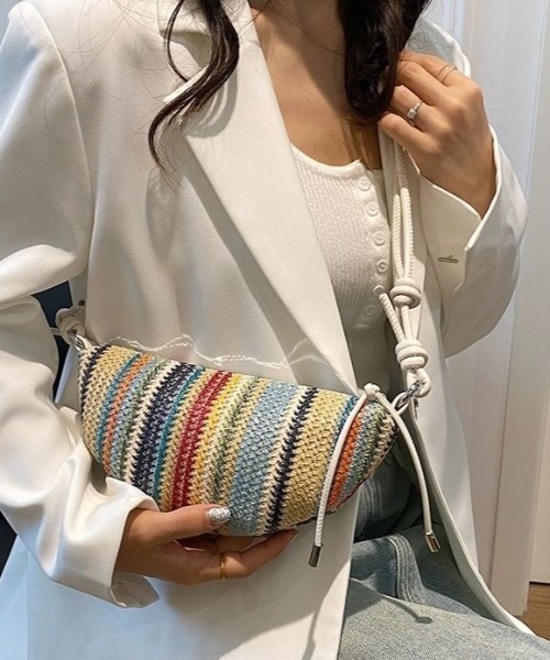 MONO8(モノハチ)の「マルチカラーボーダー編みハーフムーンショルダーバッグ(ショルダーバッグ・レディース・アイボリー/ブラック/ブラウン・F)」の9枚目の写真
