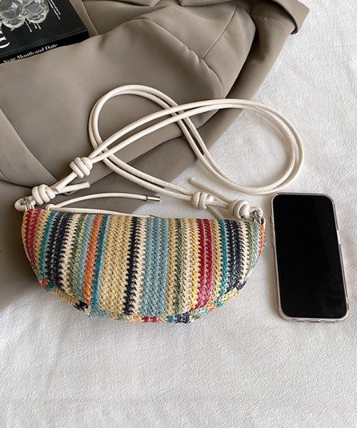 MONO8(モノハチ)の「マルチカラーボーダー編みハーフムーンショルダーバッグ(ショルダーバッグ・レディース・アイボリー/ブラック/ブラウン・F)」の7枚目の写真