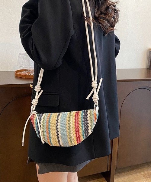 MONO8(モノハチ)の「マルチカラーボーダー編みハーフムーンショルダーバッグ(ショルダーバッグ・レディース・アイボリー/ブラック/ブラウン・F)」の10枚目の写真