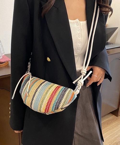 MONO8(モノハチ)の「マルチカラーボーダー編みハーフムーンショルダーバッグ(ショルダーバッグ・レディース・アイボリー/ブラック/ブラウン・F)」の16枚目の写真