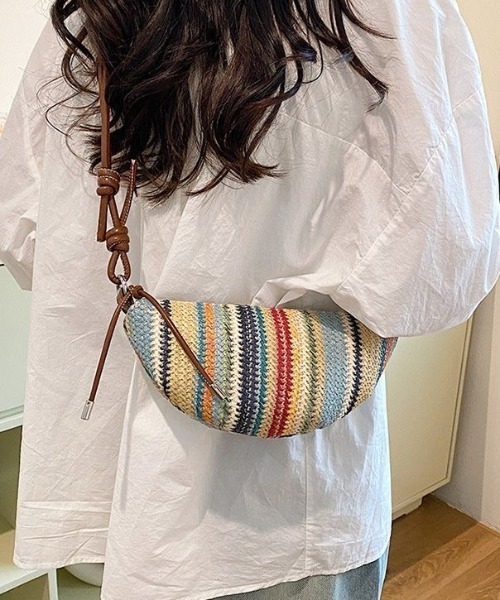 MONO8(モノハチ)の「マルチカラーボーダー編みハーフムーンショルダーバッグ(ショルダーバッグ・レディース・アイボリー/ブラック/ブラウン・F)」の20枚目の写真