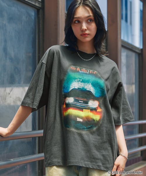 MONO-MART(モノマート)の「【UNIVERSAL×たいさやのパークガイド】ヴィンテージライク グラフィックオーバーサイズ 半袖Tシャツ(Tシャツ/カットソー・レディース・スミクロ/ブラック系/ブラック系1/オフホワイト・M/L)」の13枚目の写真