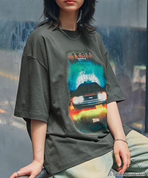 MONO-MART(モノマート)の「【UNIVERSAL×たいさやのパークガイド】ヴィンテージライク グラフィックオーバーサイズ 半袖Tシャツ(Tシャツ/カットソー・レディース・スミクロ/ブラック系/ブラック系1/オフホワイト・M/L)」の16枚目の写真