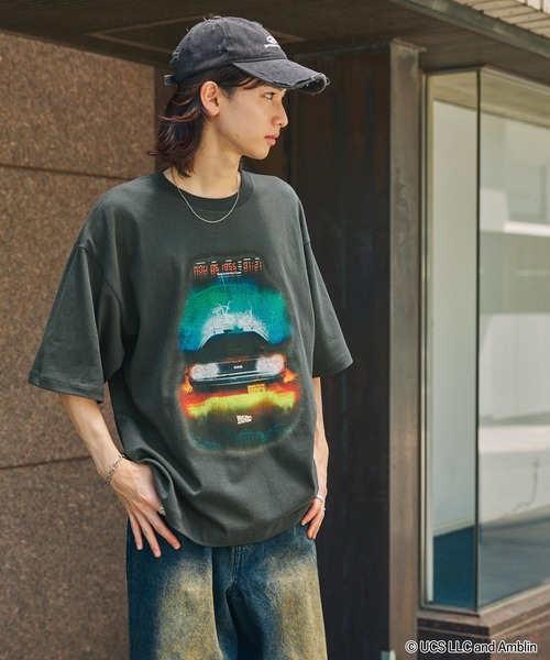 MONO-MART(モノマート)の「【UNIVERSAL×たいさやのパークガイド】ヴィンテージライク グラフィックオーバーサイズ 半袖Tシャツ(Tシャツ/カットソー・レディース・スミクロ/ブラック系/ブラック系1/オフホワイト・M/L)」の6枚目の写真