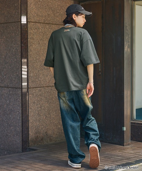 MONO-MART(モノマート)の「【UNIVERSAL×たいさやのパークガイド】ヴィンテージライク グラフィックオーバーサイズ 半袖Tシャツ(Tシャツ/カットソー・レディース・スミクロ/ブラック系/ブラック系1/オフホワイト・M/L)」の11枚目の写真