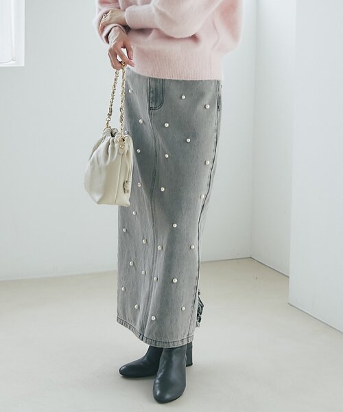 La boutique BonBon（ラブティックボンボン）の「【今すぐお届け！・3サイズあり】パール付きデニムタイトマキシスカート（デニムスカート・レディース・サックスブルー/グレー/ブルー・38/34/36）」の18枚目の写真