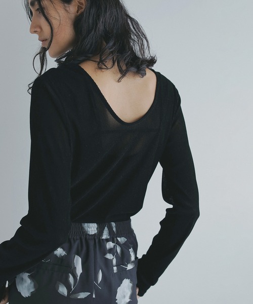 MANOF(マノフ)の「TULLE FLOCKED STRIPE TOPS(Tシャツ/カットソー・レディース・キャメル/イエロー/ブルー/ブラック/アイボリー・FREE)」の3枚目の写真