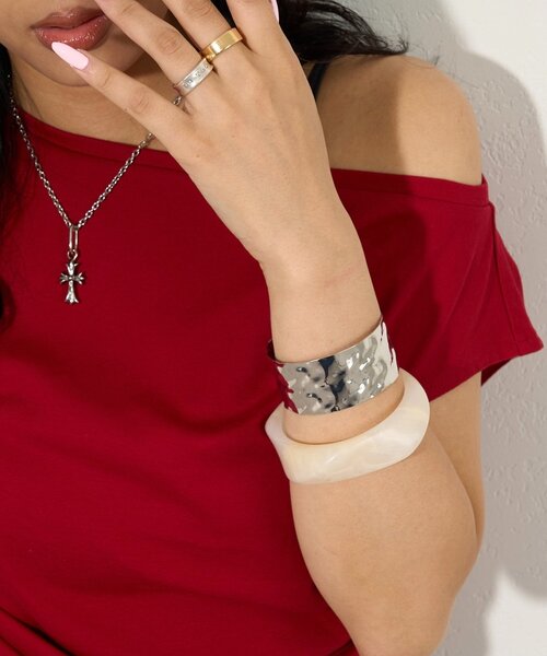 WHO'S WHO gallery（フーズフーギャラリー）の「バンプバングル（バングル/リストバンド・レディース・シルバー・FREE）」の5枚目の写真