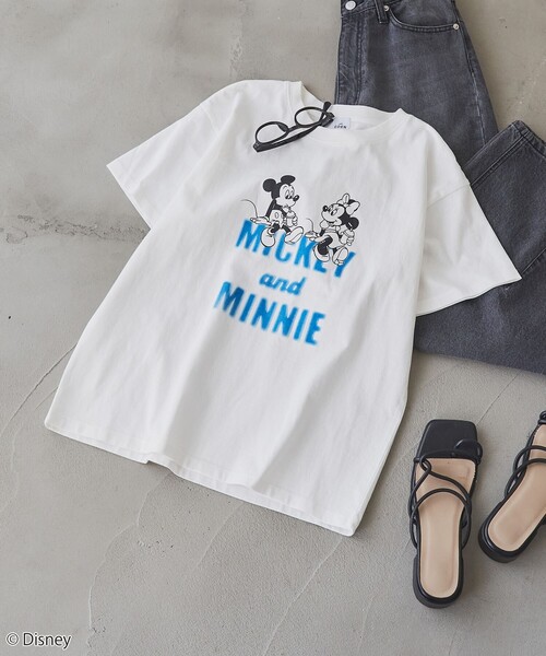coen(コーエン)の「【MICKEY(ミッキー) / 別注】ミッキー&ミニー / コンパクトプリントTシャツ(Tシャツ/カットソー・レディース・ダークグレー/レッド/オフホワイト・M/L)」の1枚目の写真