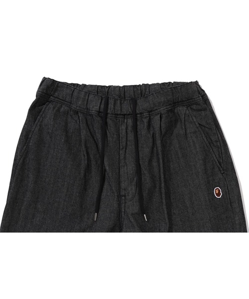 A BATHING APE（アベイシングエイプ）の「ONE POINT 1 PLEAT ELASTICATED DENIM PANTS（デニムパンツ・メンズ・ブラック/ライトインディゴブルー・LARGE/SMALL/MEDIUM/X-LARGE/XX-LARGE）」の4枚目の写真