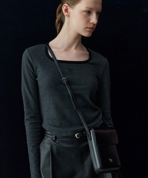 GENERAL IDEA(ジェネラルアイデア)の「GENERAL IDEA/ジェネラルアイディア crack square mini bag ポシェット(ショルダーバッグ・レディース・ブラック/シルバー・FREE)」の2枚目の写真