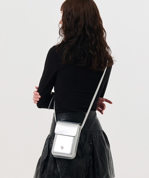 GENERAL IDEA(ジェネラルアイデア)の「GENERAL IDEA/ジェネラルアイディア crack square mini bag ポシェット(ショルダーバッグ・レディース・ブラック/シルバー・FREE)」の5枚目の写真