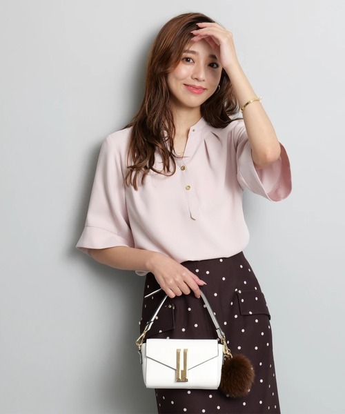 JUSGLITTY（ジャスグリッティー）の「チェーンネックゆるブラウス（シャツ/ブラウス・レディース・ネイビー/ピンクベージュ/オフホワイト・2/1）」の16枚目の写真