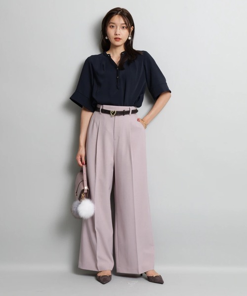 JUSGLITTY（ジャスグリッティー）の「チェーンネックゆるブラウス（シャツ/ブラウス・レディース・ネイビー/ピンクベージュ/オフホワイト・2/1）」の4枚目の写真