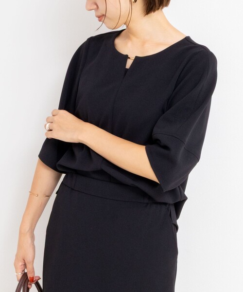 NOLLEY’S Sophi(ノーリーズソフィ)の「《セットアップ対応》カットジョーゼットコクーンスリーブプルオーバーブラウス(シャツ/ブラウス・レディース・ネイビー/ベージュ/ブラック・38)」の2枚目の写真