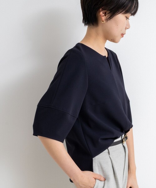 NOLLEY’S Sophi(ノーリーズソフィ)の「《セットアップ対応》カットジョーゼットコクーンスリーブプルオーバーブラウス(シャツ/ブラウス・レディース・ネイビー/ベージュ/ブラック・38)」の7枚目の写真