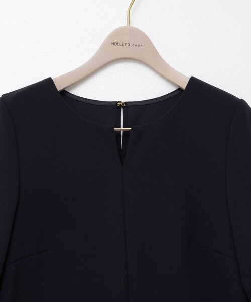NOLLEY’S Sophi(ノーリーズソフィ)の「《セットアップ対応》カットジョーゼットコクーンスリーブプルオーバーブラウス(シャツ/ブラウス・レディース・ネイビー/ベージュ/ブラック・38)」の21枚目の写真