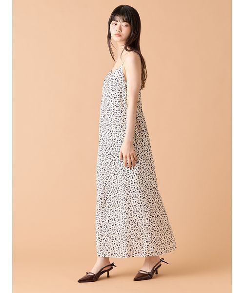 まこ LILY BROWN ニットカーデセットバリエキャミワンピース LILY BROWN（リリーブラウン）の「ニットカーデセットバリエ