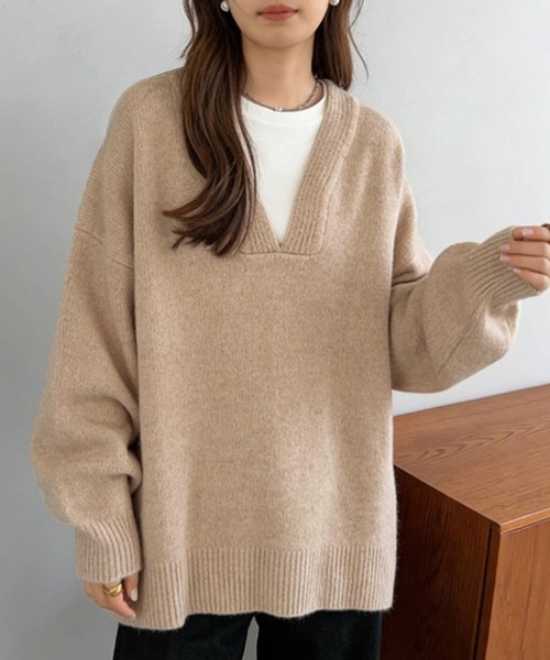 ONEP STAR(ワンピスター)の「オーバーサイズVネックニットセーター(ニット/セーター・レディース・ネイビー/ベージュ系その他/ピンク/チャコール/ベージュ/グレイッシュベージュ/アイボリー/グレー系その他・FREE)」の1枚目の写真