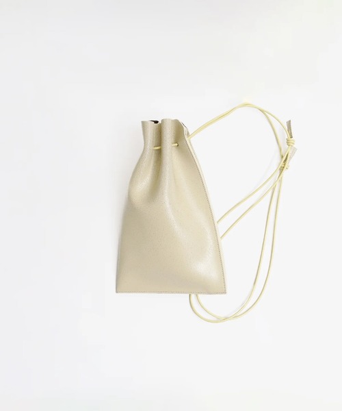 ITTI(イッチ)の「HERRIE KINCHAKU POUCH - PM / CRACK(ショルダーバッグ・メンズ・ブラック/アイボリー・FREE)」の2枚目の写真