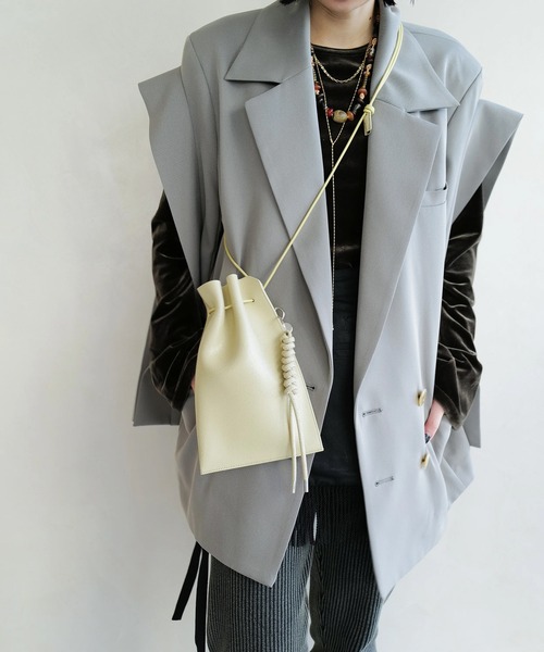 ITTI(イッチ)の「HERRIE KINCHAKU POUCH - PM / CRACK(ショルダーバッグ・メンズ・ブラック/アイボリー・FREE)」の7枚目の写真