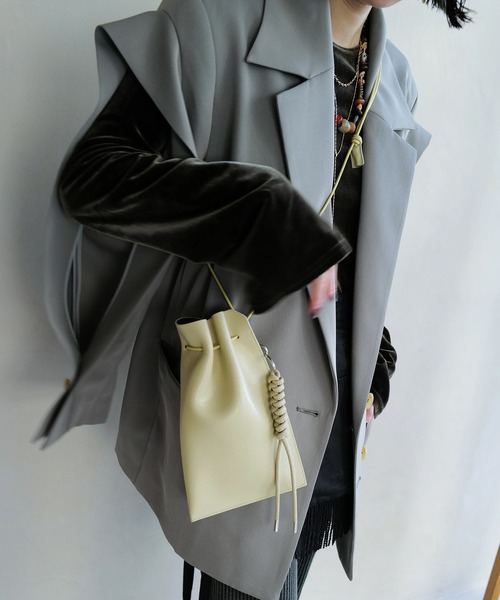 ITTI(イッチ)の「HERRIE KINCHAKU POUCH - PM / CRACK(ショルダーバッグ・メンズ・ブラック/アイボリー・FREE)」の8枚目の写真
