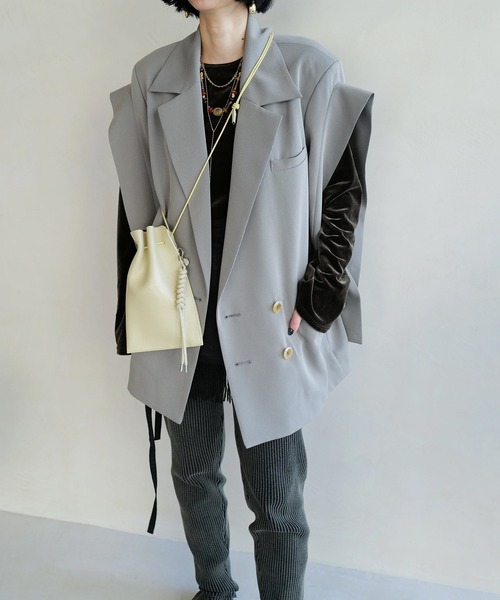 ITTI(イッチ)の「HERRIE KINCHAKU POUCH - PM / CRACK(ショルダーバッグ・メンズ・ブラック/アイボリー・FREE)」の6枚目の写真