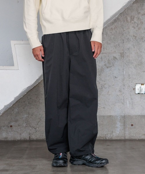 HEREIAM（ヘレイアム）の「【HEREIAM MEN】RENUストレッチタフタ使用。撥水フォルムパンツ（その他パンツ・メンズ・カーキ/ブラック・MEDIUM/LARGE）」の5枚目の写真