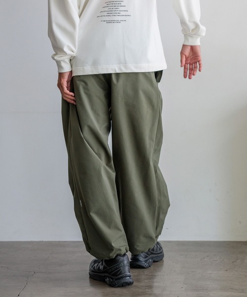 HEREIAM（ヘレイアム）の「【HEREIAM MEN】RENUストレッチタフタ使用。撥水フォルムパンツ（その他パンツ・メンズ・カーキ/ブラック・MEDIUM/LARGE）」の22枚目の写真