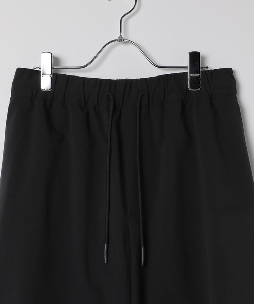 HEREIAM（ヘレイアム）の「【HEREIAM MEN】RENUストレッチタフタ使用。撥水フォルムパンツ（その他パンツ・メンズ・カーキ/ブラック・MEDIUM/LARGE）」の19枚目の写真