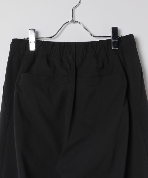 HEREIAM（ヘレイアム）の「【HEREIAM MEN】RENUストレッチタフタ使用。撥水フォルムパンツ（その他パンツ・メンズ・カーキ/ブラック・MEDIUM/LARGE）」の15枚目の写真