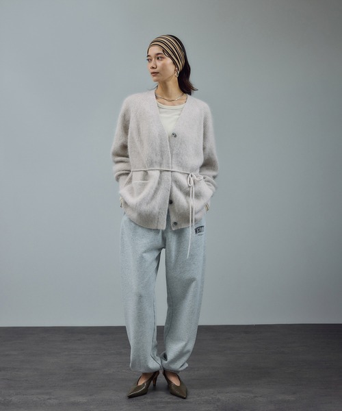 SALON adam et rope'(サロン アダム エ ロペ)の「【WEB限定】フォックスウールVネックニットカーディガン(カーディガン/ボレロ・レディース・チャコールグレー/オフホワイト/ピンク・FREE)」の6枚目の写真