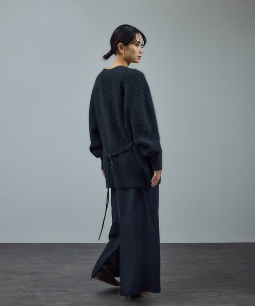 SALON adam et rope'(サロン アダム エ ロペ)の「【WEB限定】フォックスウールVネックニットカーディガン(カーディガン/ボレロ・レディース・チャコールグレー/オフホワイト/ピンク・FREE)」の8枚目の写真