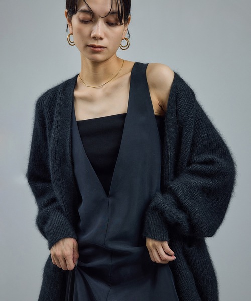 SALON adam et rope'(サロン アダム エ ロペ)の「【WEB限定】フォックスウールVネックニットカーディガン(カーディガン/ボレロ・レディース・チャコールグレー/オフホワイト/ピンク・FREE)」の11枚目の写真