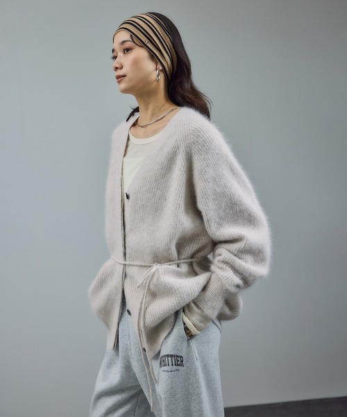 SALON adam et rope'(サロン アダム エ ロペ)の「【WEB限定】フォックスウールVネックニットカーディガン(カーディガン/ボレロ・レディース・チャコールグレー/オフホワイト/ピンク・FREE)」の14枚目の写真