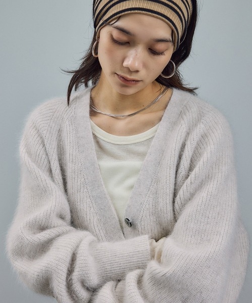 SALON adam et rope'(サロン アダム エ ロペ)の「【WEB限定】フォックスウールVネックニットカーディガン(カーディガン/ボレロ・レディース・チャコールグレー/オフホワイト/ピンク・FREE)」の15枚目の写真