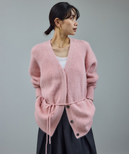 SALON adam et rope'(サロン アダム エ ロペ)の「【WEB限定】フォックスウールVネックニットカーディガン(カーディガン/ボレロ・レディース・チャコールグレー/オフホワイト/ピンク・FREE)」の18枚目の写真